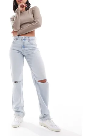 Pull&Bear Mid rise straight leg jean with knee rip in bleach