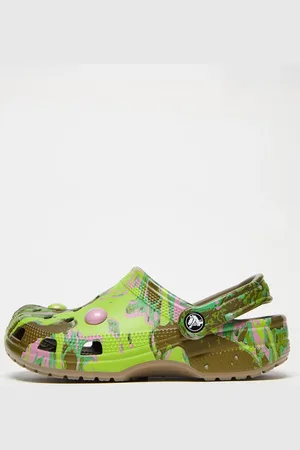 Crocs Unisex ASOS exclusive classic bubble marble clogs in khaki in khaki/
