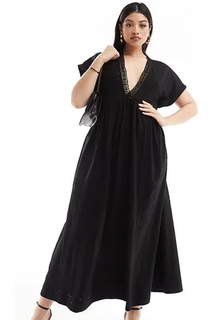 ASOS ASOS DESIGN Curve v neck short sleeve broderie midi dress in black