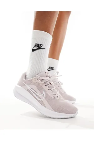 Nike Downshifter 13 trainers in and white