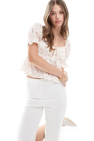Miss Selfridge Textured tie front blouse in ditsy print