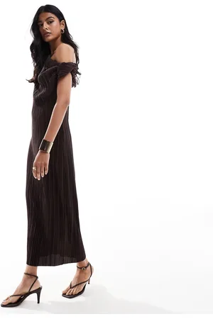 ASOS Fallen shoulder with twist plisse maxi dress in chocolate