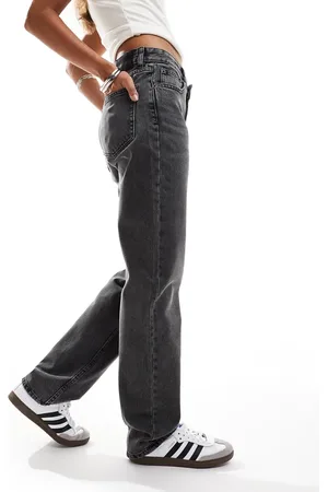 Pull&Bear Mid rise straight leg jean in washed