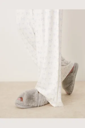 New Look Crossover fur sliders in