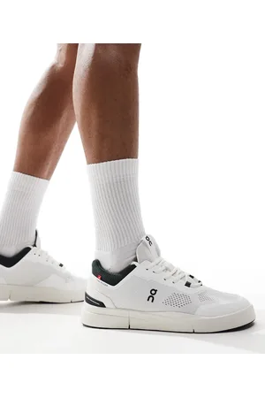 On Running ON The Roger Spin trainers in and black