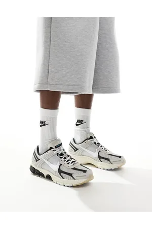 Nike Zoom Vomero 5 trainers in and black