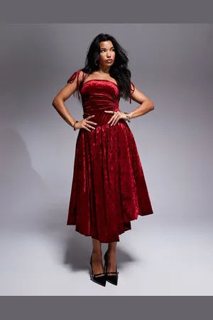 Amy Lynn Alexa puffball shoulder tie midi dress in velvet in