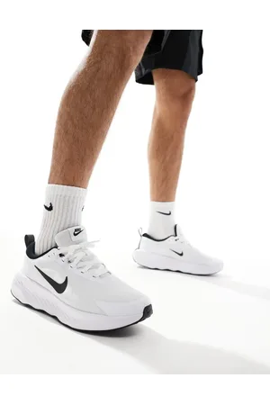 Nike Legend Essential 4 trainers in and black