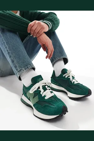 New Balance 327 trainers in dark