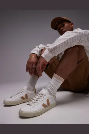 Veja Campo fur lined trainer in