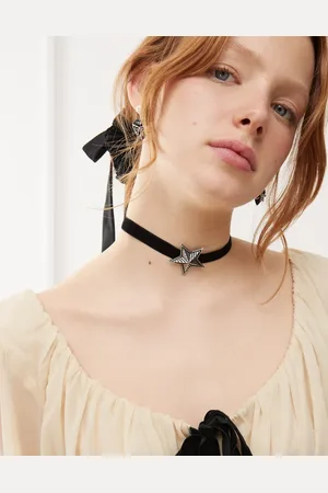 Reclaimed Unisex star pendant on black velvet