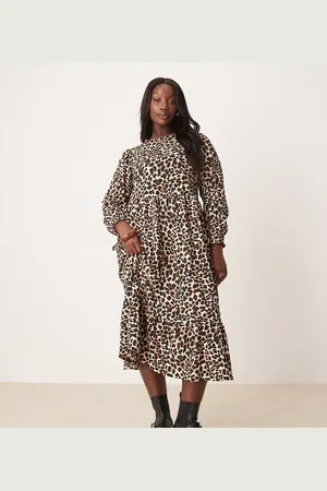 New Look New Look Curve long sleeve crinkle midi dress in leopard print