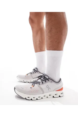 On Running ON Cloud X 4 training trainers in and red