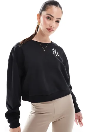 New Era NY Yankees logo cropped sweat jumper in