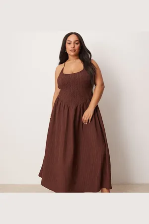 ASOS ASOS DESIGN Curve scoop neck crinkle maxi dress with cross back in chocolate