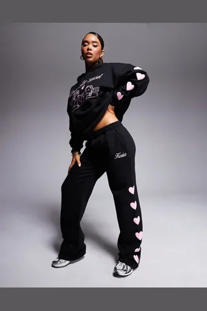 Kaiia Wide leg logo jogger co-ord in and pink puff heart print