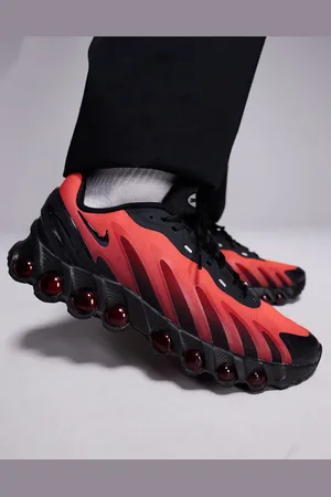 Nike Air Max DN8 trainers in black and