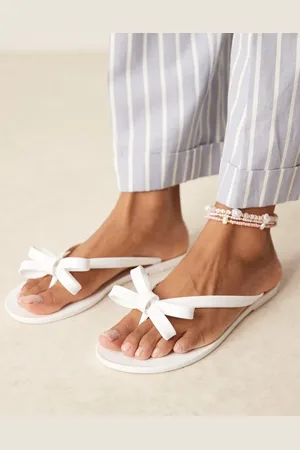 Glamorous Bow flip flops in