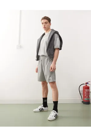 Umbro Football shorts in