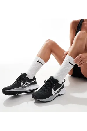 Nike ReactX Pegasus Trail 5 trainers in and white