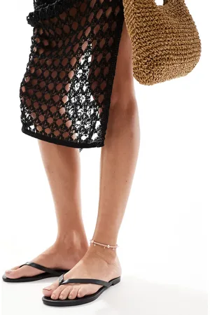 New Look PU flip flops in