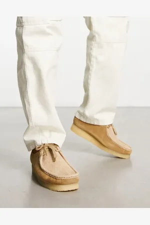 Clarks Wallabee in sandstone hairy suede combi