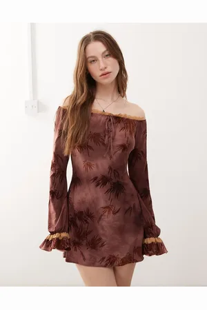 The Kript Boho off shoulder mini dress with lace detailing in burgundy print