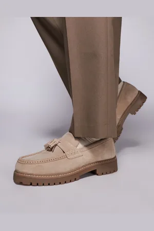 WALK LONDON Sean tassel loafer in stone suede