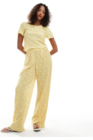 Pieces® Mini plisse wide leg trouser co-ord in ditsy flower print
