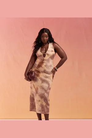 ASOS ASOS DESIGN Curve v-neck textured maxi dress in neutral ombre print