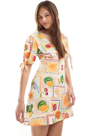 New Look Tie sleeve mini dress in tropical print