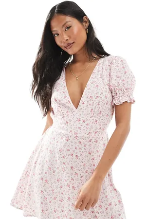 Miss Selfridge Printed spun v neck mini tea dress in ditsy print
