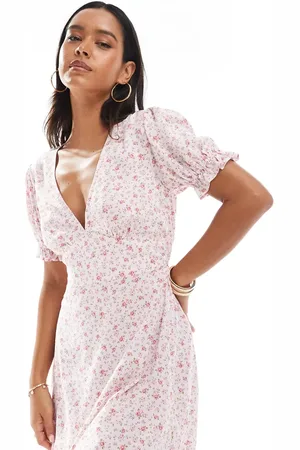 Miss Selfridge Printed spun v neck mini tea dress in ditsy print