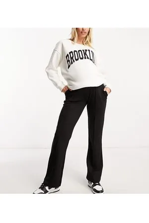 Mama;licious Mamalicious Maternity over the bump wide leg trouser with pin tucks in