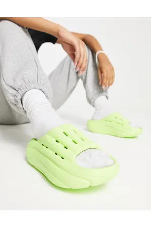 UGG FoamO sliders in bright