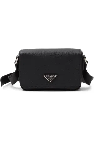 Prada Saffiano-Schultertasche mit Triangel-Logo aus Emaille