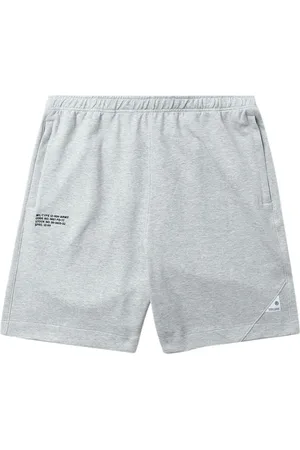 Izzue Joggingshorts mit Logo-Applikation
