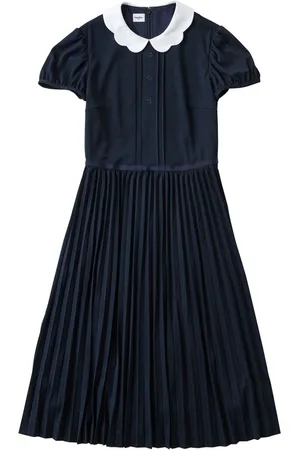 Familiar Plissiertes Kleid mit Kontrastkragen