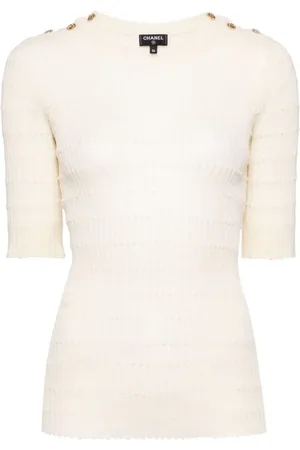 CHANEL T-Shirt mit geknöpften Schultern