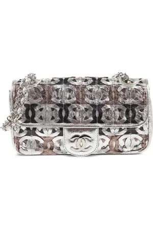 CHANEL Classic Flap Schultertasche im Metallic-Look