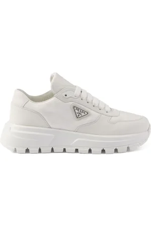 Prada Sneakers mit Triangel-Logo