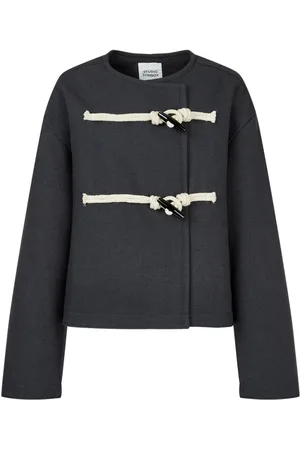 Studio Tomboy Jacke mit Knebelverschluss