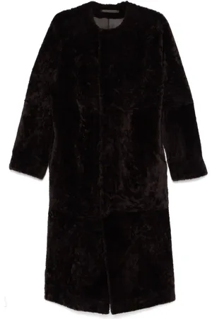 Totême Mantel aus weichem Shearling