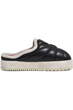 PDF Slipper mit Stickerei
