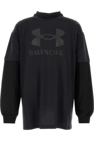 Balenciaga X Under Armour T-Shirt im Layering-Look