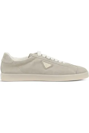 Prada Sneakers mit Schnürung