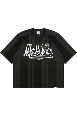 A Bathing Ape Gestreiftes T-Shirt mit Graffiti-Print