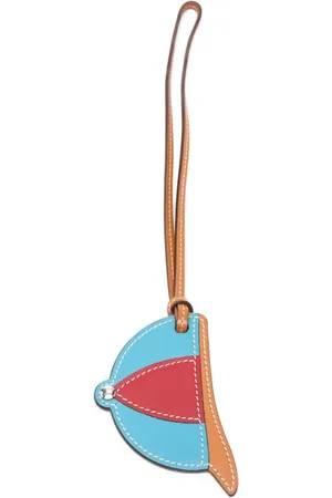 Hermès Taschenanhänger in Baseballkappen-Design