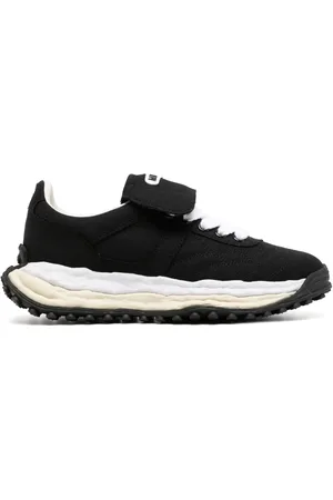 Maison Mihara Yasuhiro Sneakers mit Logo-Patch