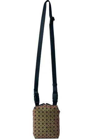 Issey Miyake Kuro Kuriertasche